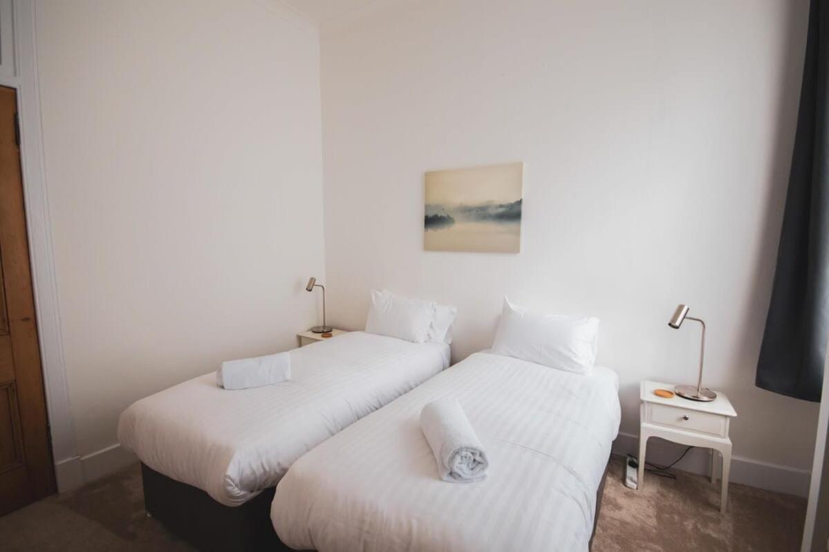 Stunning 3 Bed Flat In The Heart Of The West End *