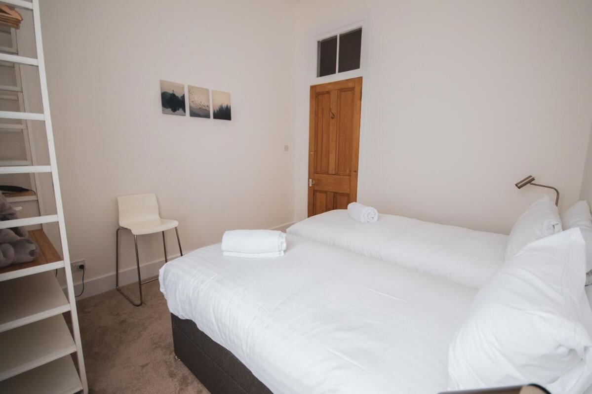 Stunning 3 Bed Flat In The Heart Of The West End Holiday home *