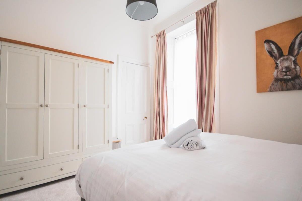 Stunning 3 Bed Flat In The Heart Of The West End Holiday home *