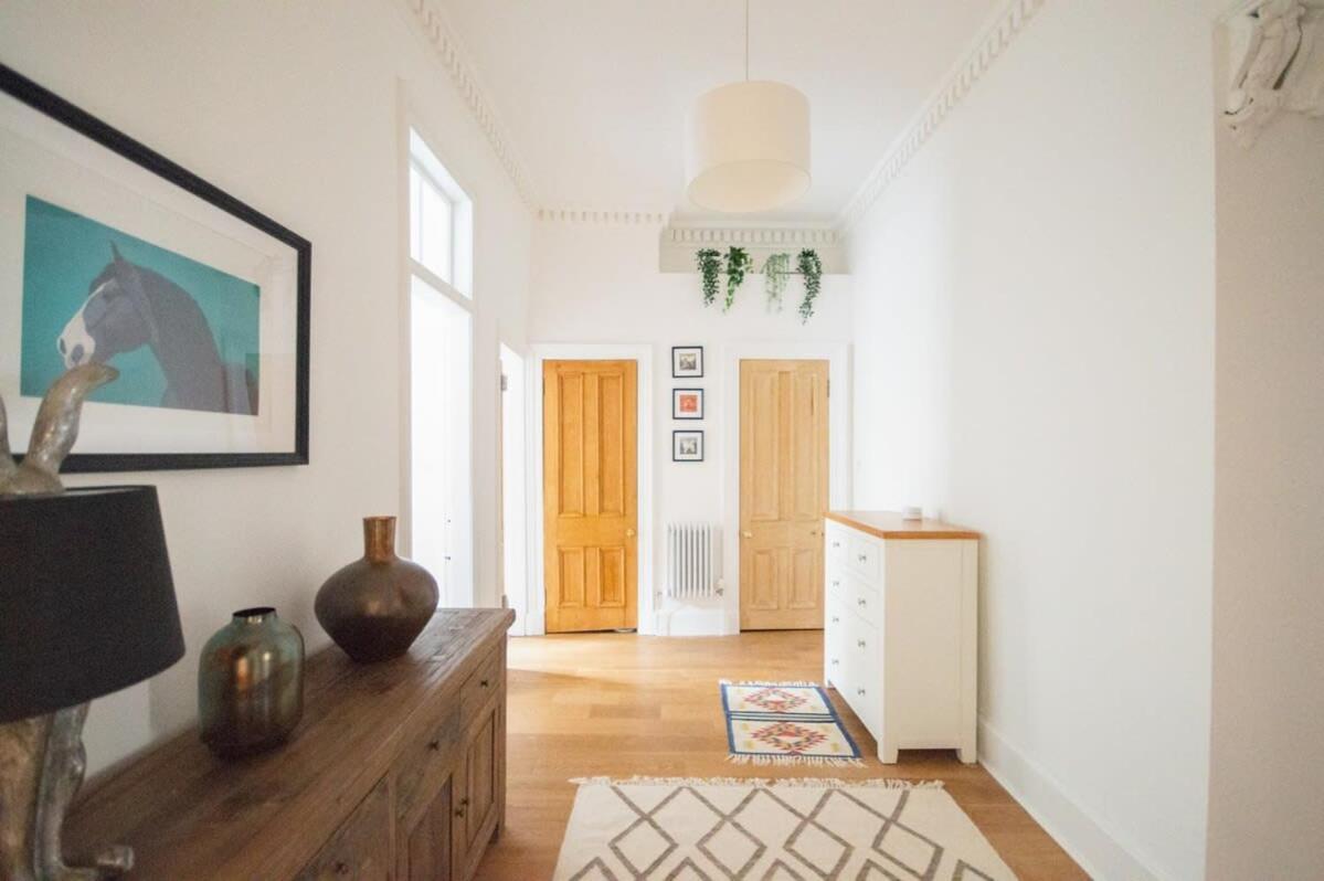 Stunning 3 Bed Flat In The Heart Of The West End Holiday home Glasgow