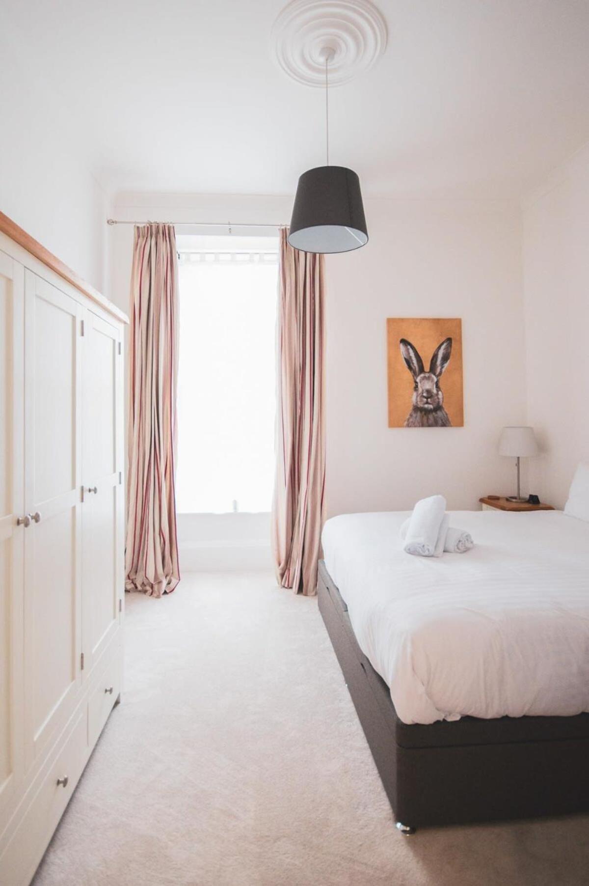 Stunning 3 Bed Flat In The Heart Of The West End Glasgow