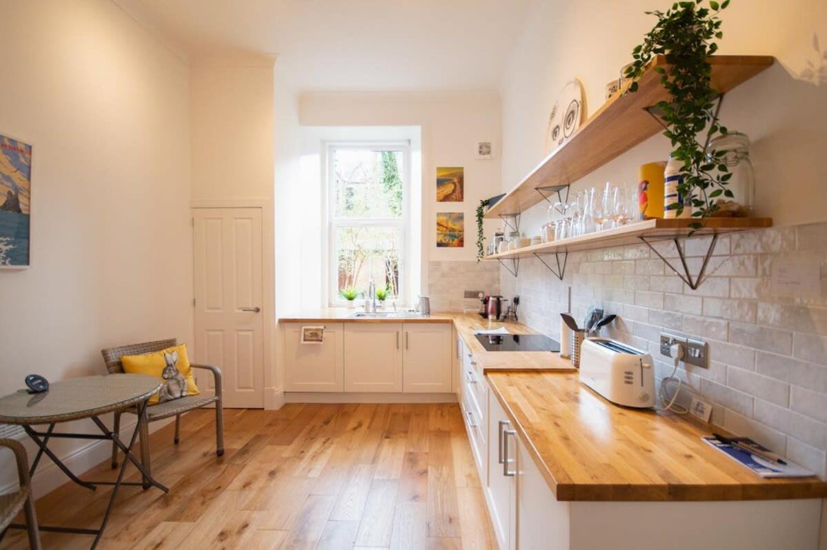 Stunning 3 Bed Flat In The Heart Of The West End Holiday home *