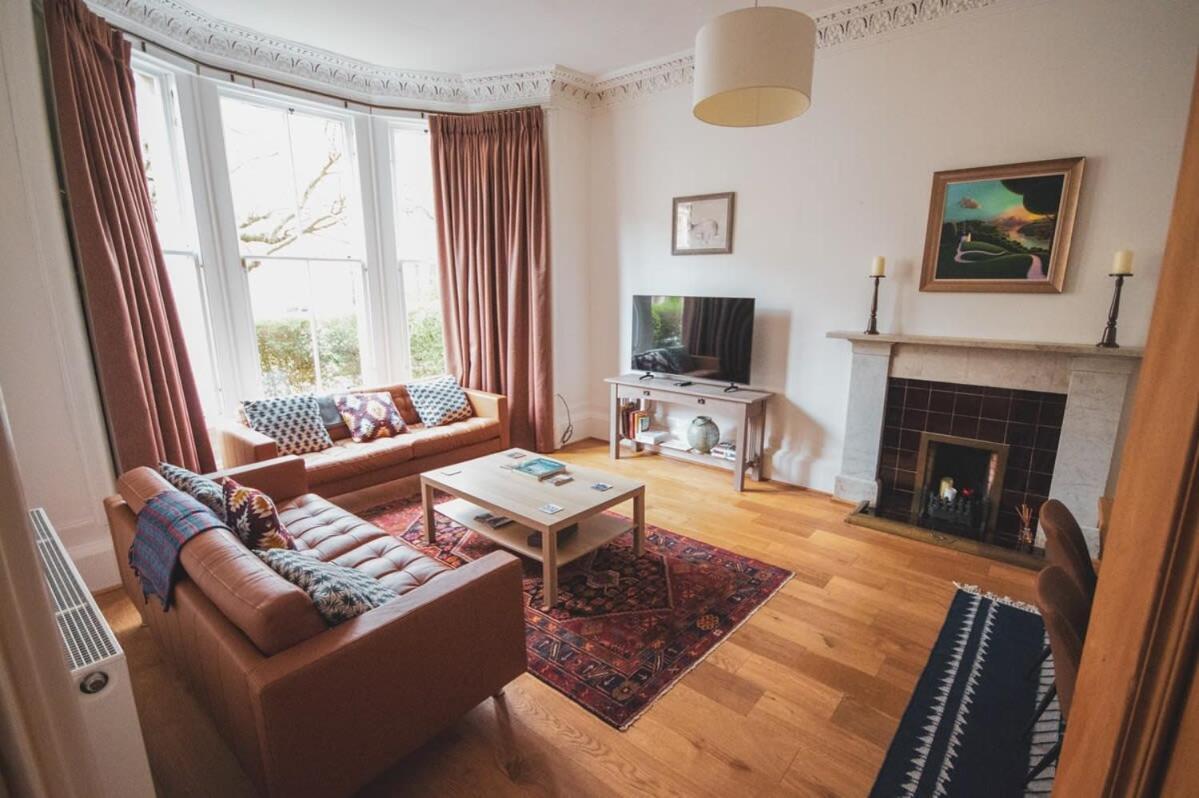 Stunning 3 Bed Flat In The Heart Of The West End *