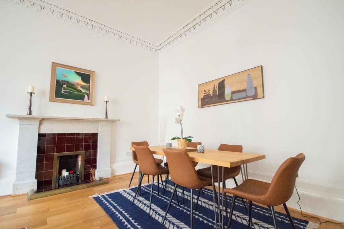 Stunning 3 Bed Flat In The Heart Of The West End * Glasgow