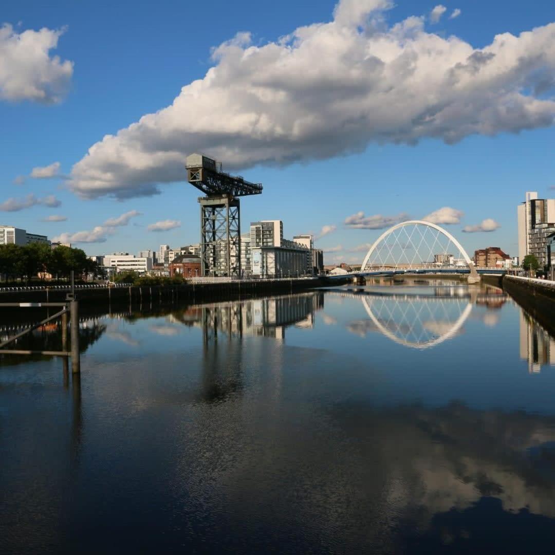 Riverside Flat With Stunning Views Glasgow