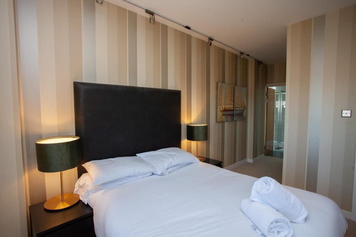 Riverside Flat With Stunning Views Apartment Glasgow