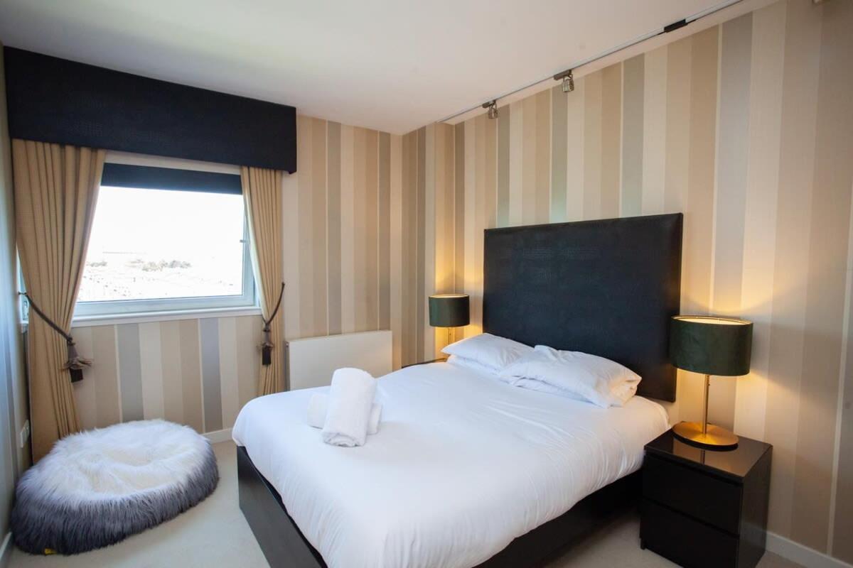 Riverside Flat With Stunning Views Glasgow
