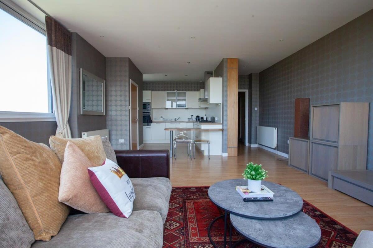 Apartment Riverside Flat With Stunning Views *