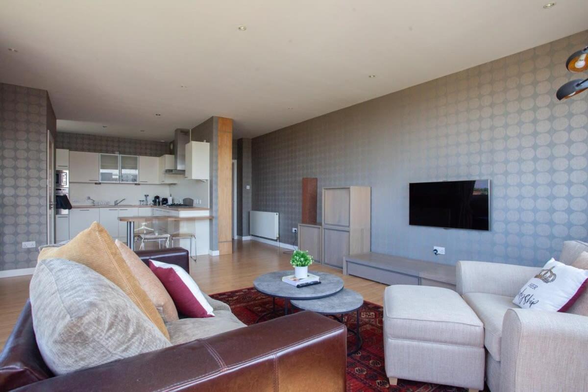 Riverside Flat With Stunning Views Apartment Glasgow