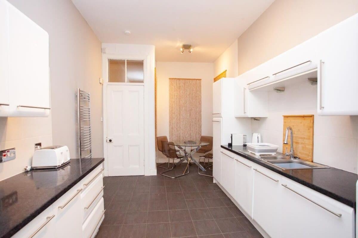 Lovely Flat In Ideal Location Glasgow