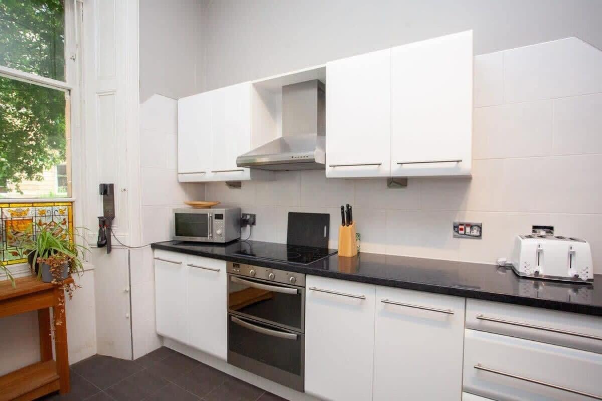 Lovely Flat In Ideal Location Glasgow