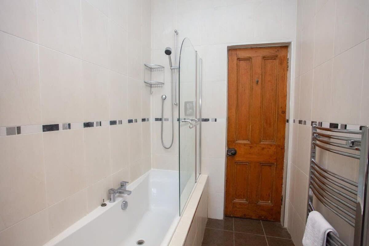 Lovely Flat In Ideal Location Apartment *