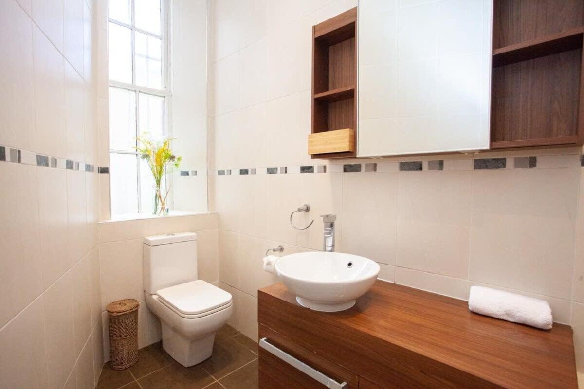 Lovely Flat In Ideal Location Apartment Glasgow