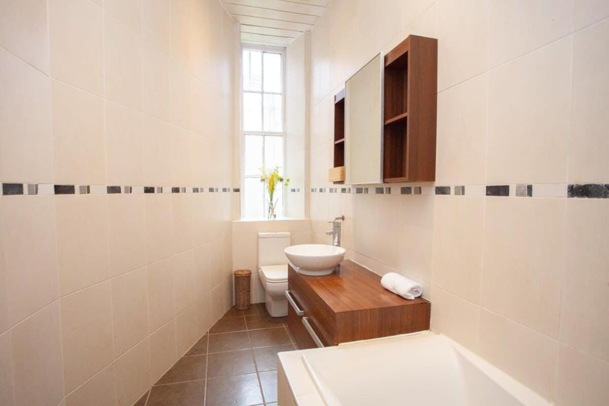 Lovely Flat In Ideal Location Glasgow