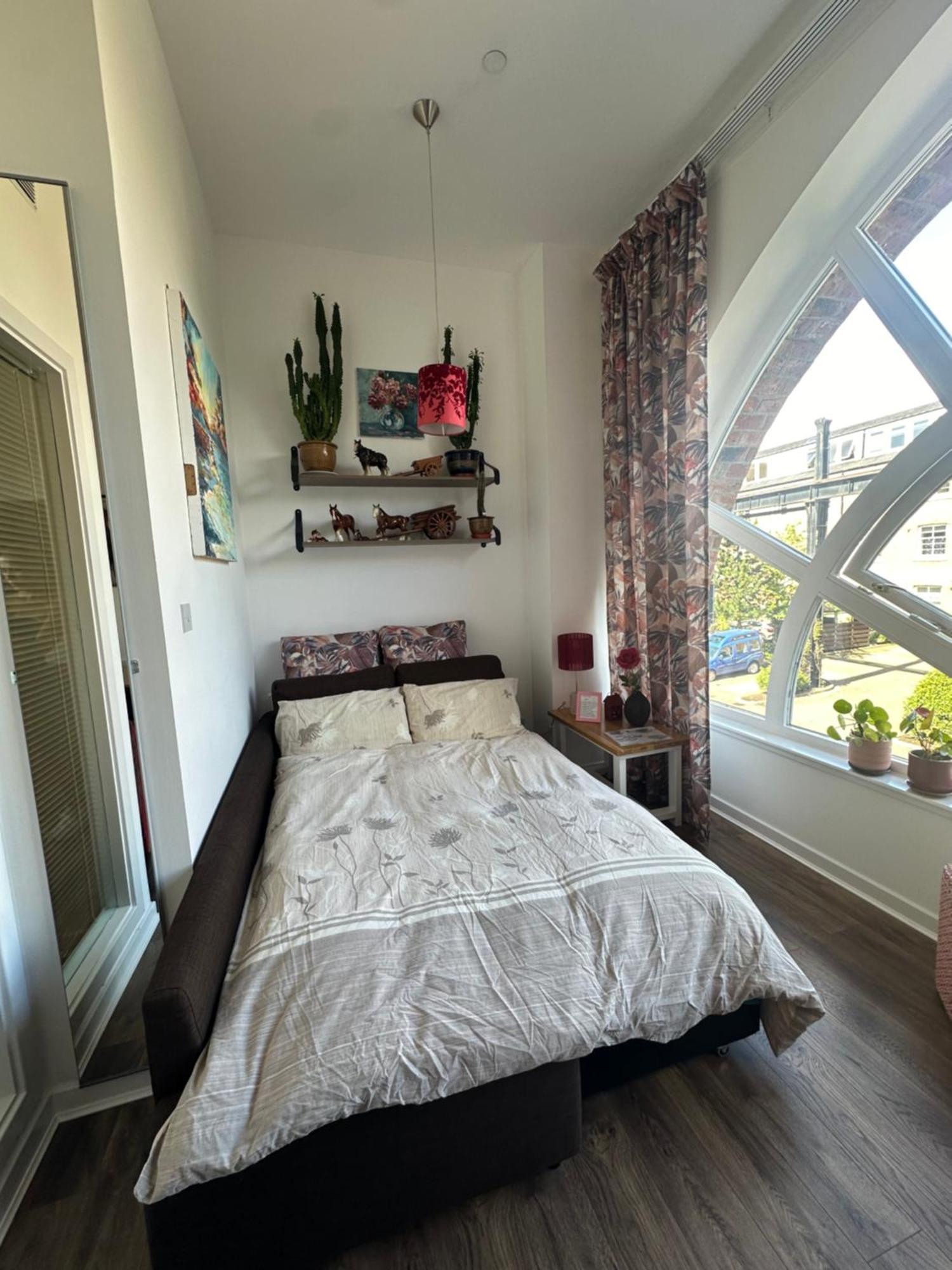 Stunning 2 Bedroom *