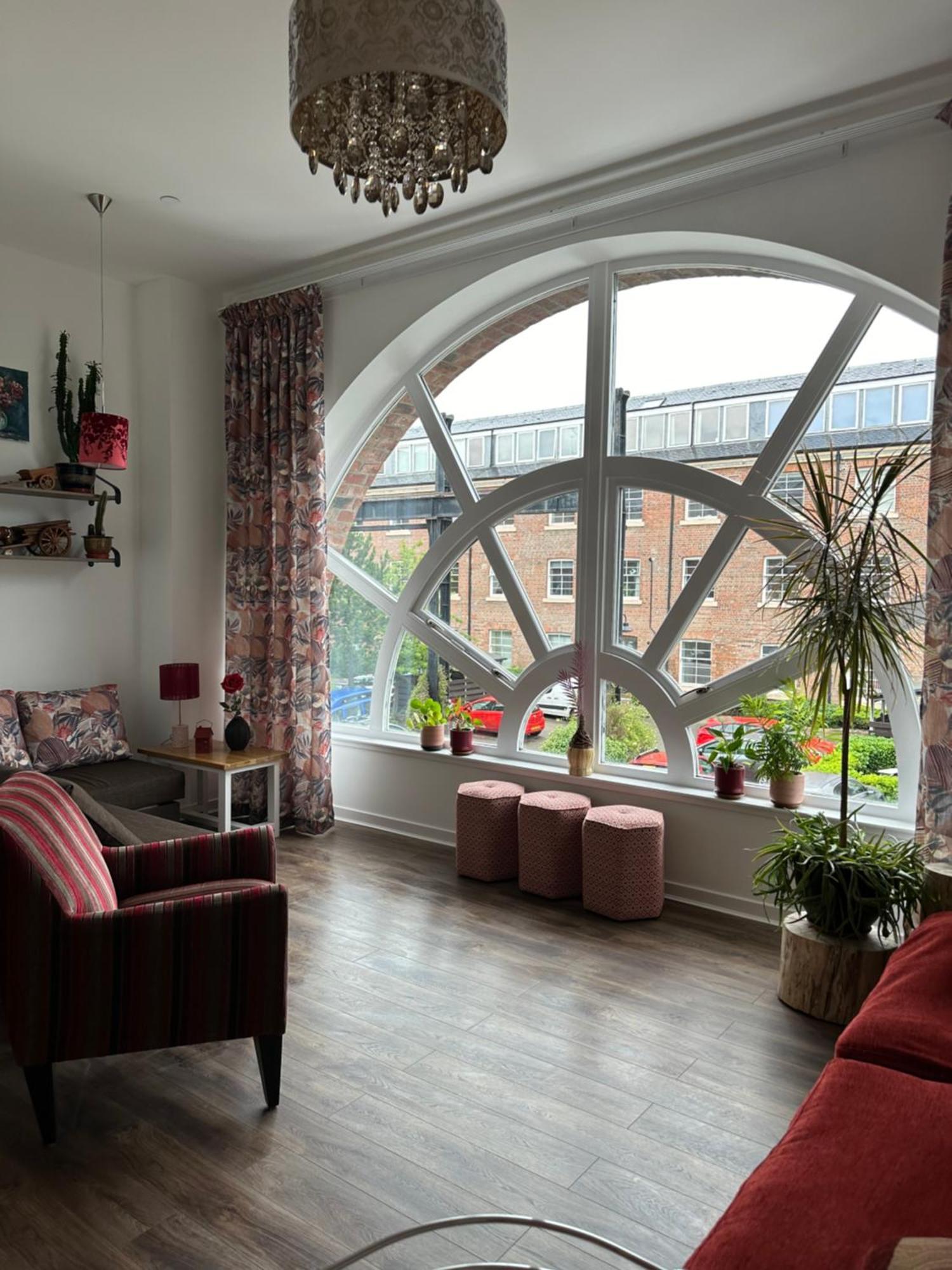 Stunning 2 Bedroom Apartment *