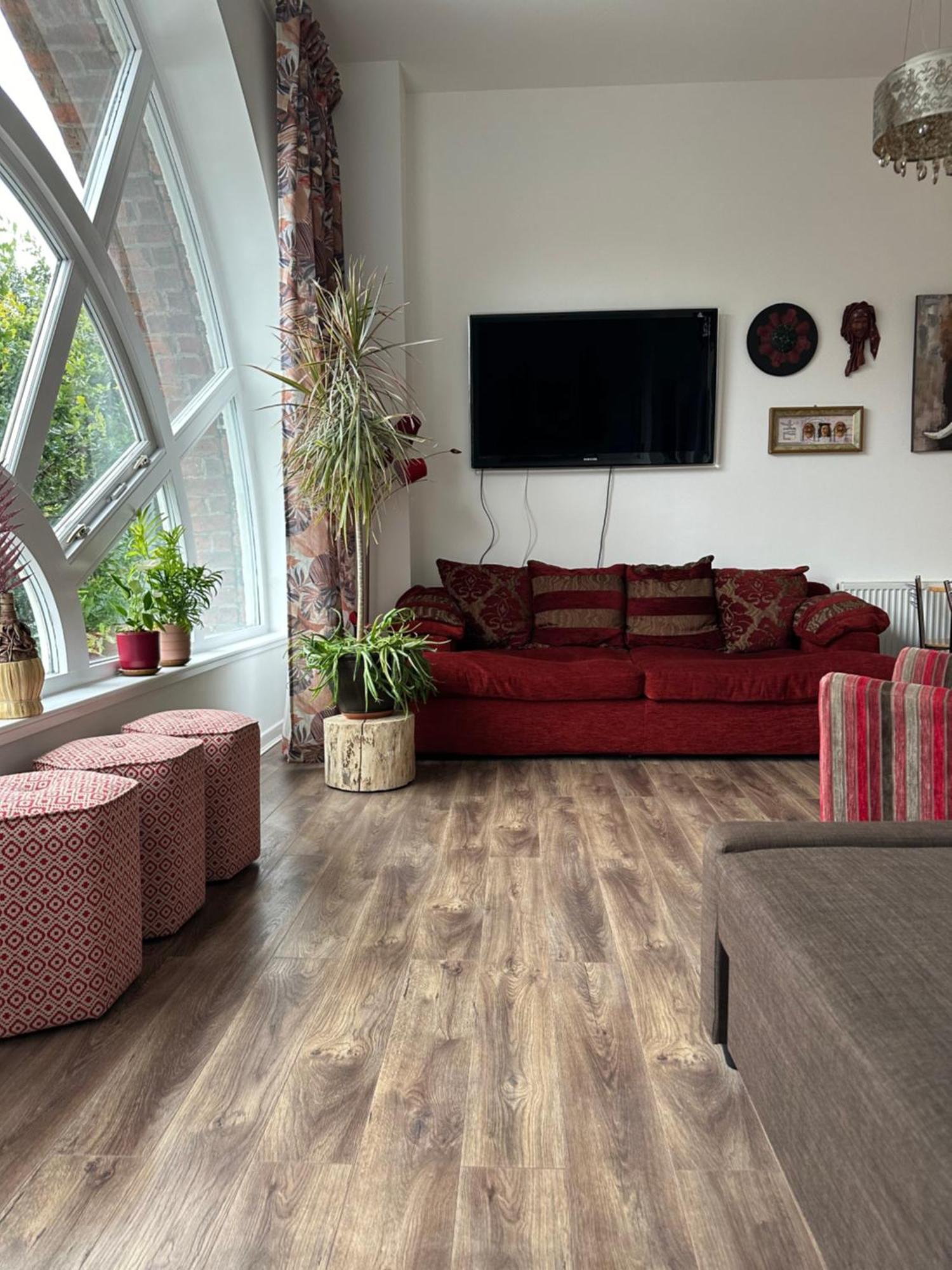 Stunning 2 Bedroom *
