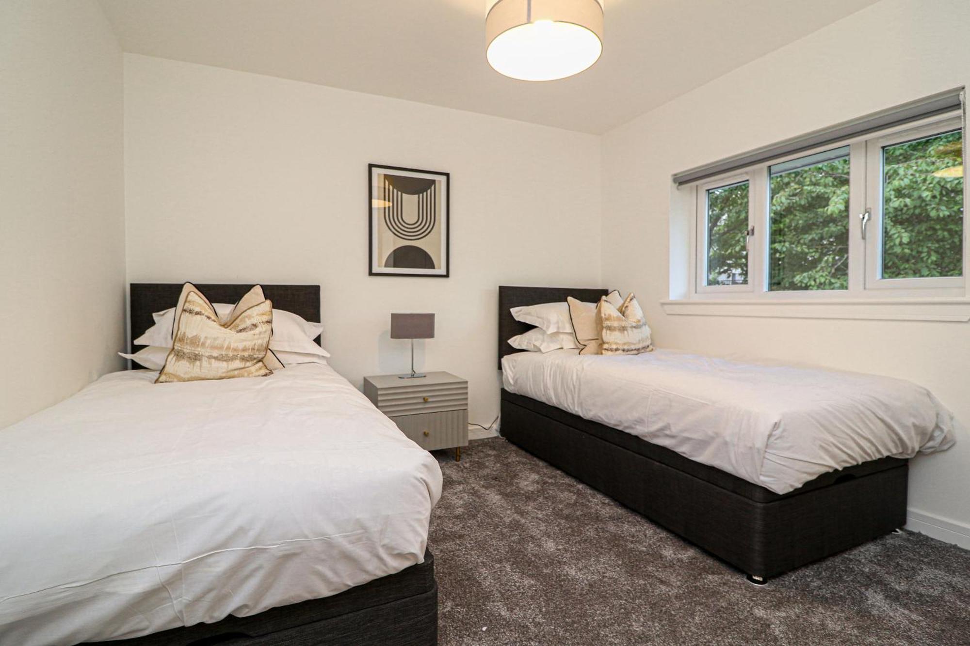 Wyndford Riverside House * Glasgow