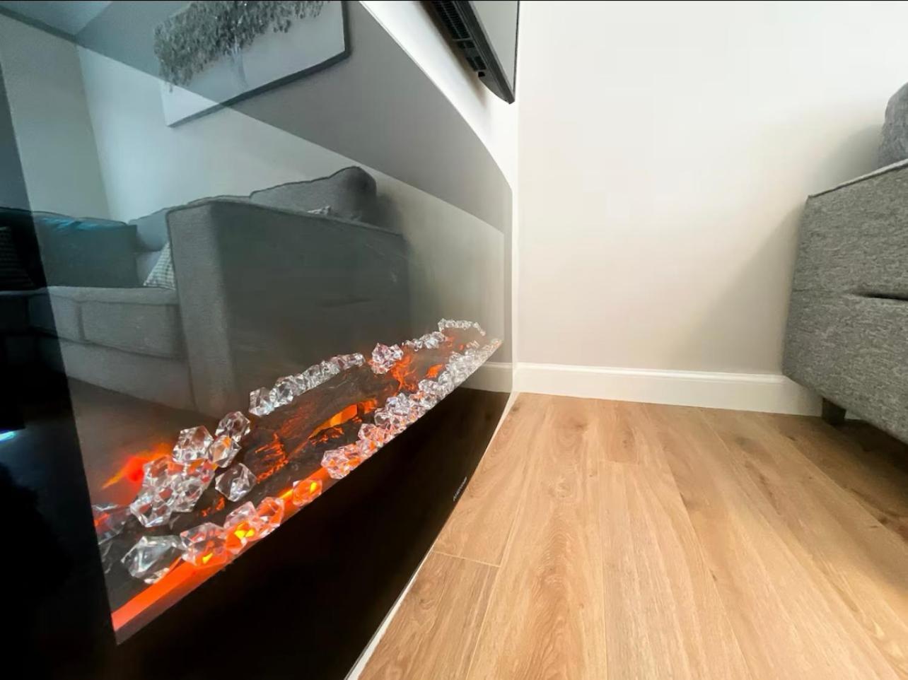 Two Bedroom, Free Private Parking *