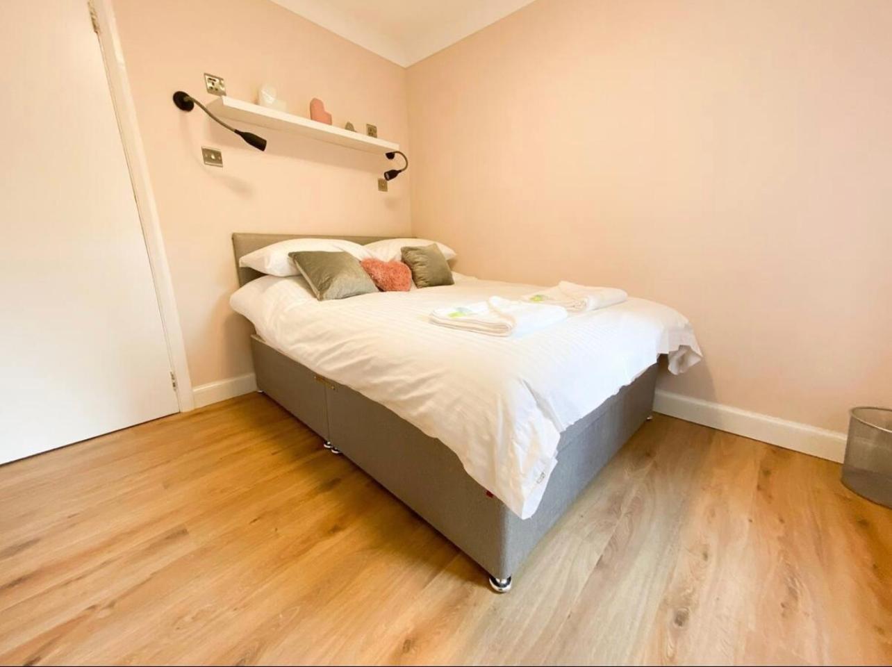 Two Bedroom, Free Private Parking *