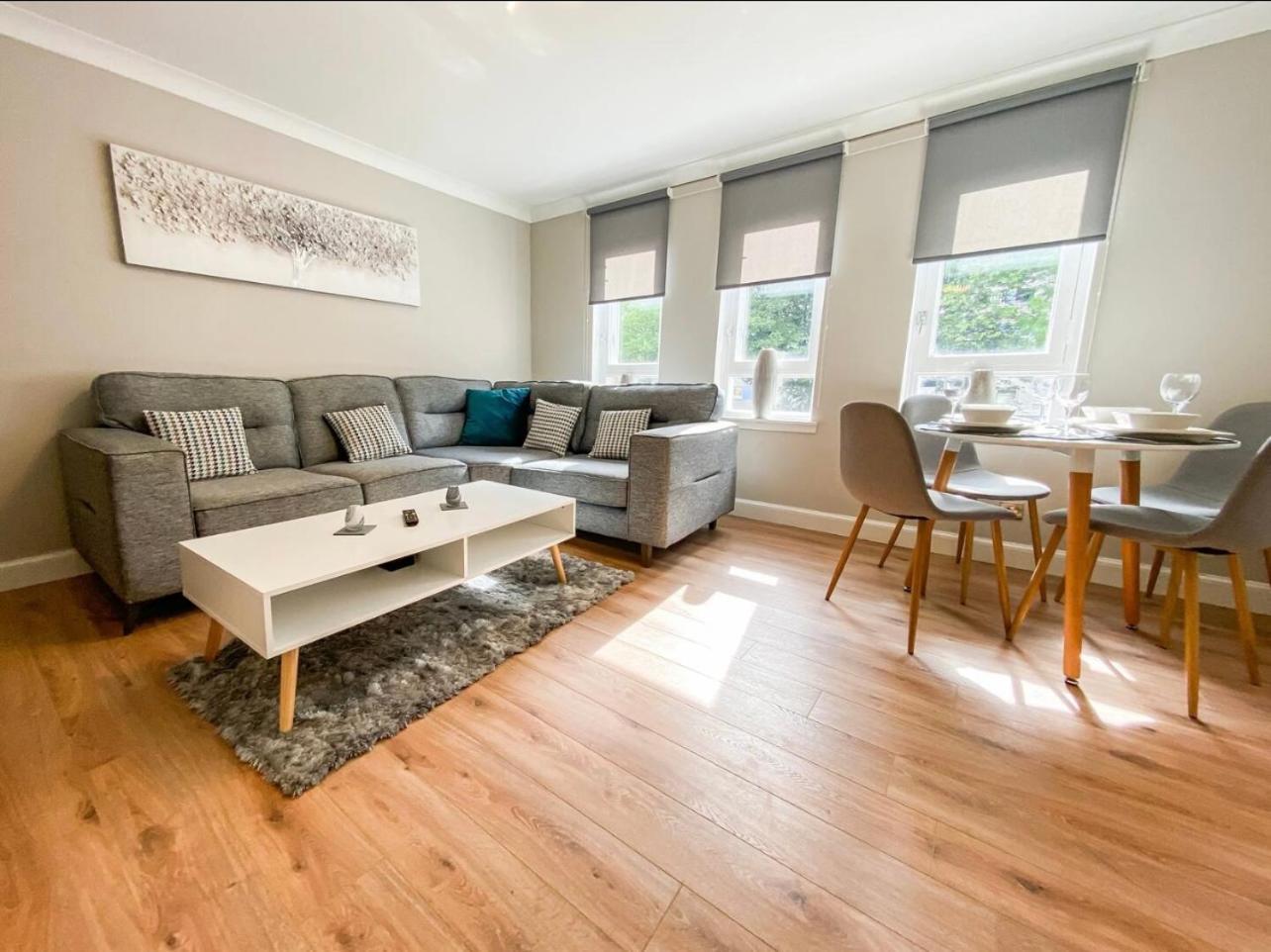 Apartment Two Bedroom, Free Private Parking *