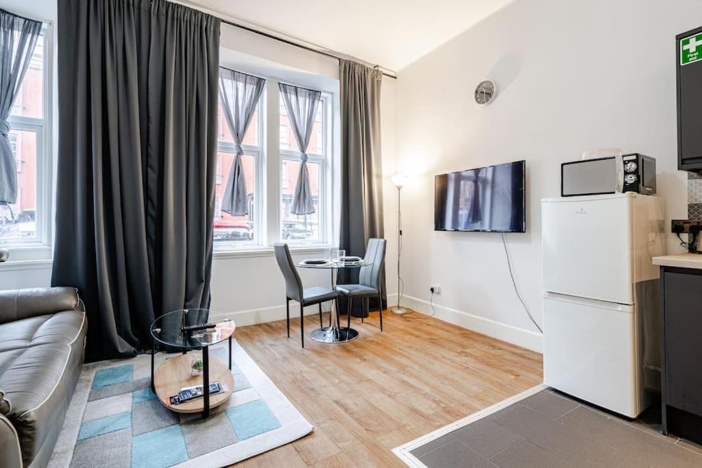 Stunning Ground Floor Flat In Southside. * Glasgow