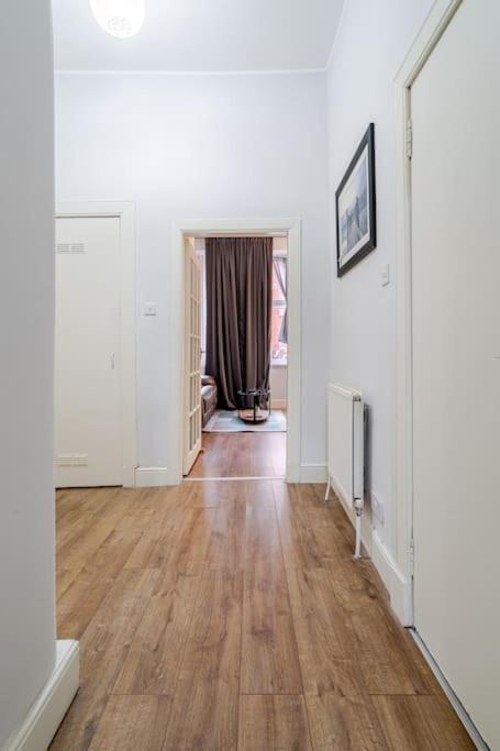 Stunning Ground Floor Flat In Southside. * Glasgow