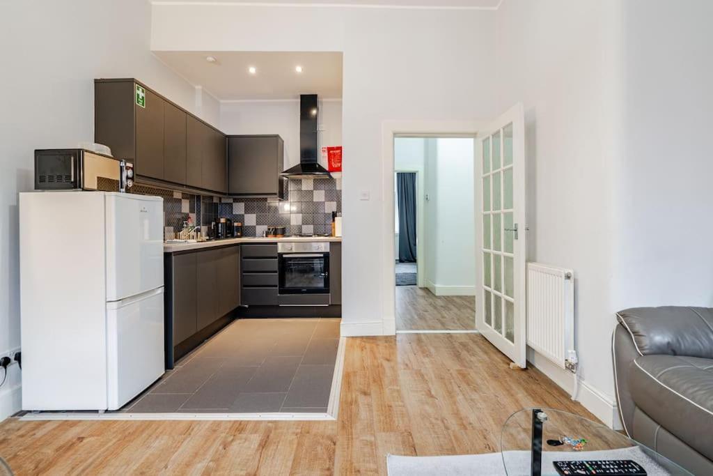 Apartment Stunning Ground Floor Flat In Southside.