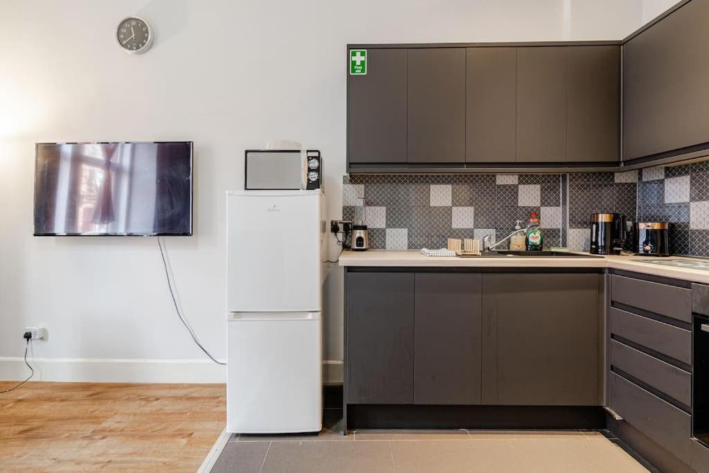 Stunning Ground Floor Flat In Southside. *