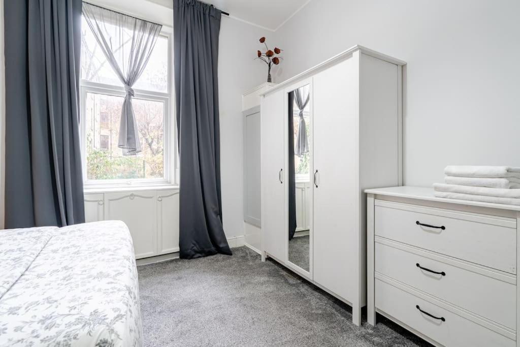 Stunning Ground Floor Flat In Southside. Glasgow