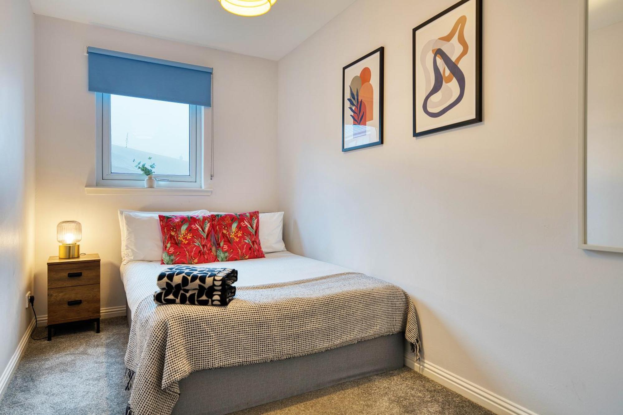 Modern 2 Bed Flat With Free Parking Apartment Glasgow