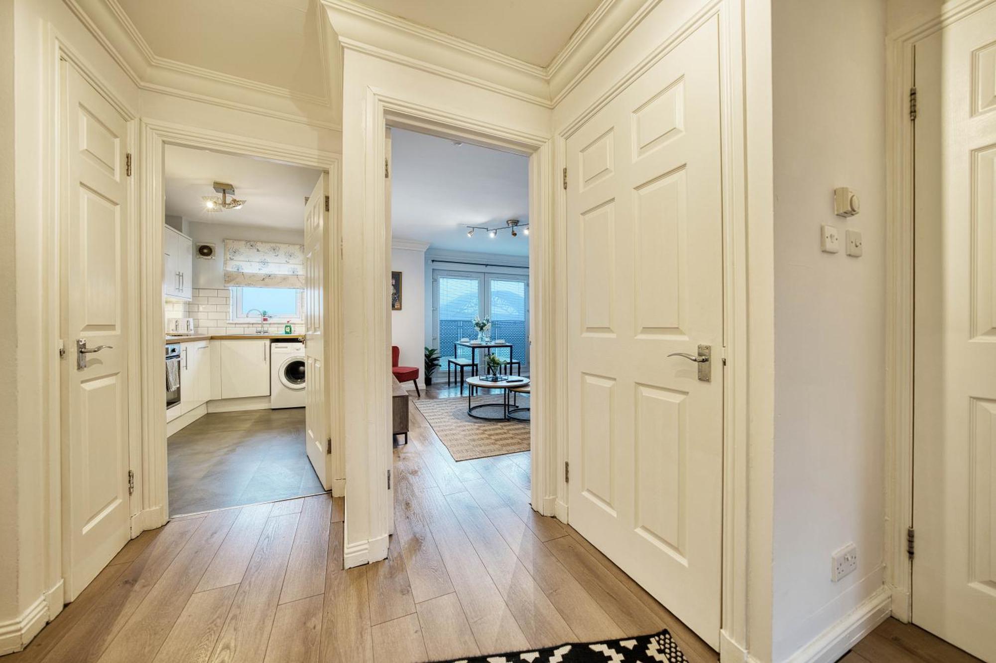 Modern 2 Bed Flat With Free Parking Glasgow