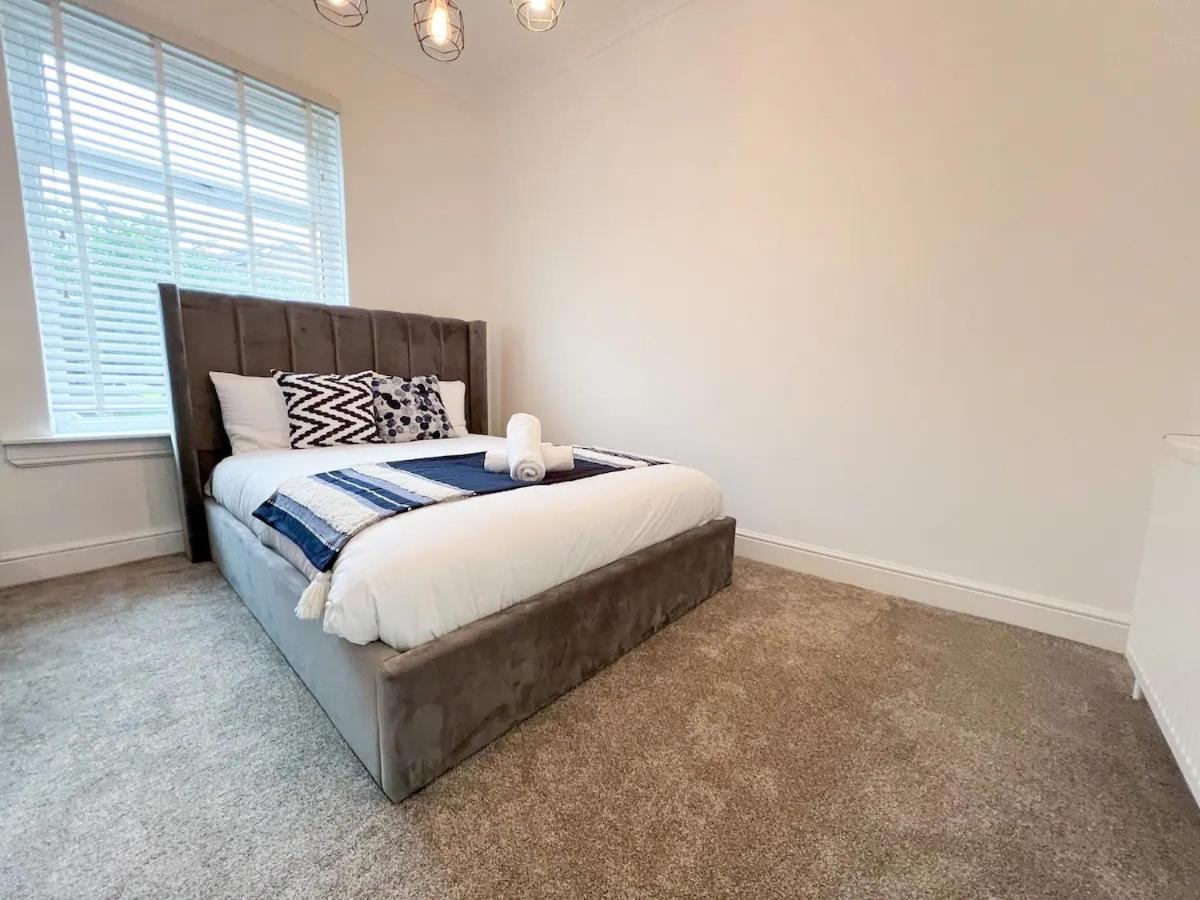 Apartment Spectacular Modern Luxury King Bed