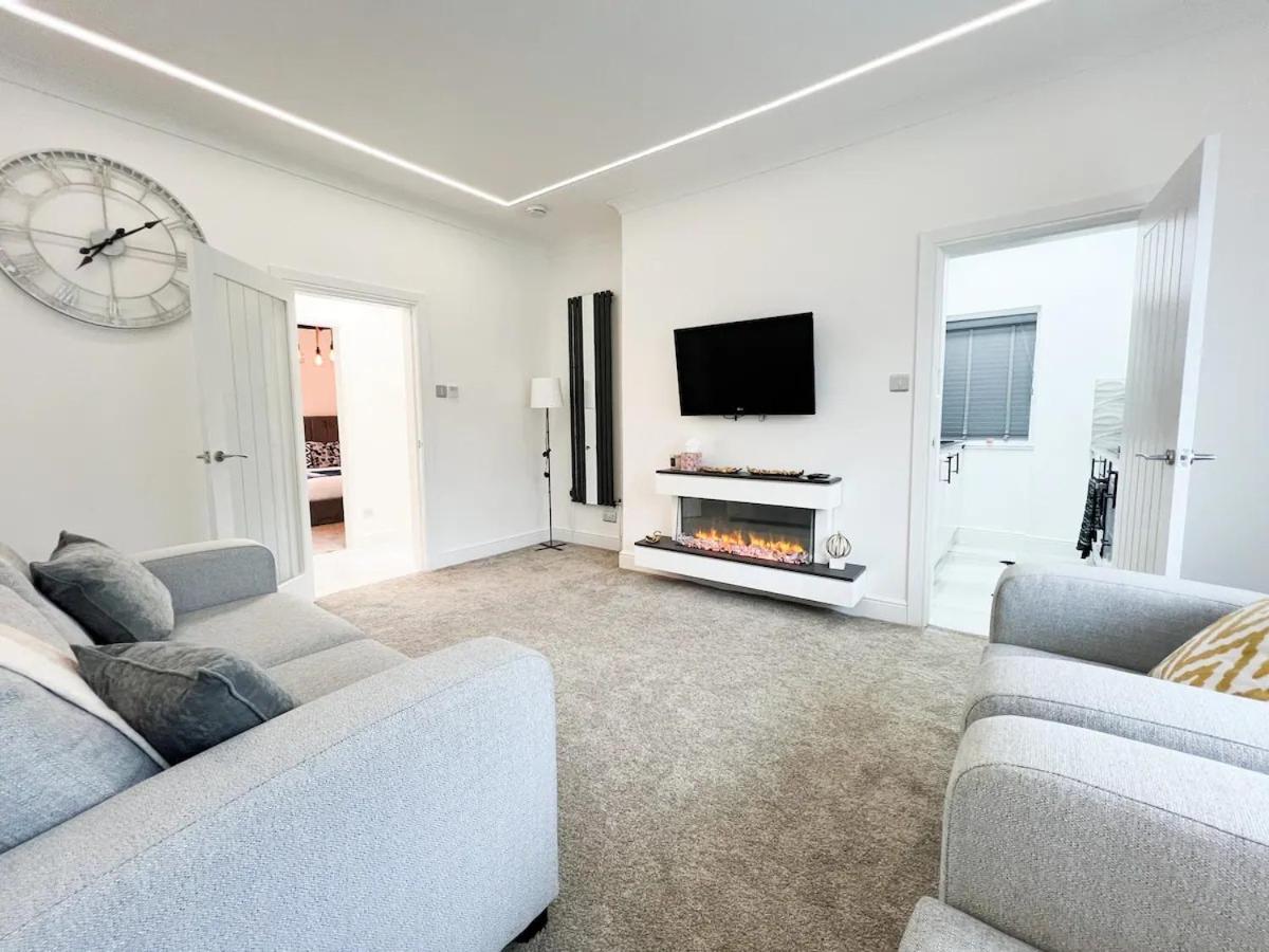 Spectacular Modern Luxury King Bed * Glasgow