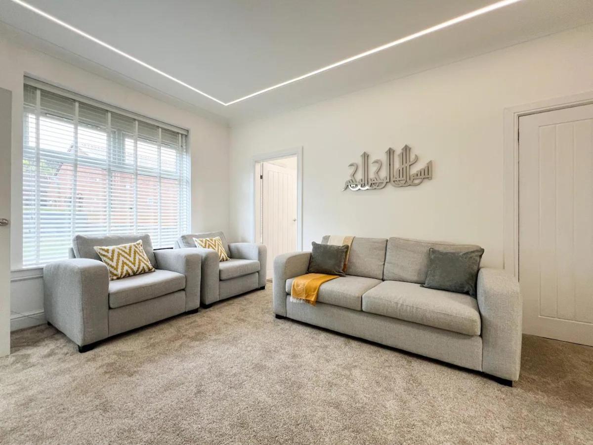 Spectacular Modern Luxury King Bed Apartment Glasgow