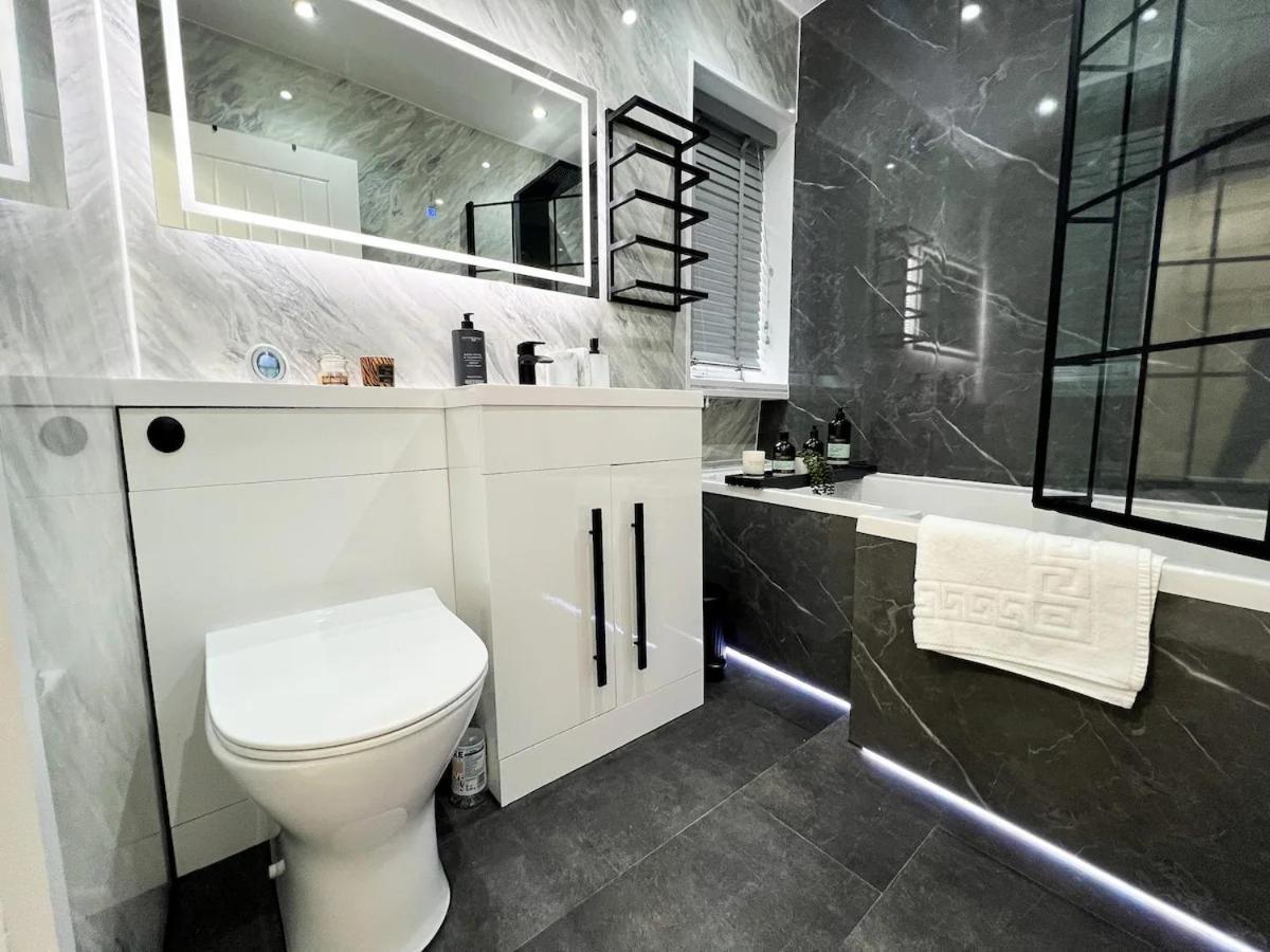 Spectacular Modern Luxury King Bed Apartment Glasgow
