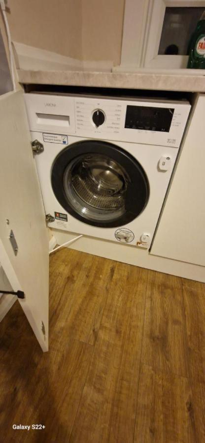 Archillects Entire Two Bedroom Comfy House - Free Parking