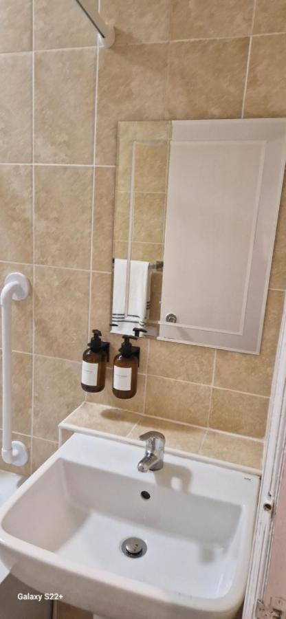 Holiday home Archillects Entire Two Bedroom Comfy House - Free Parking