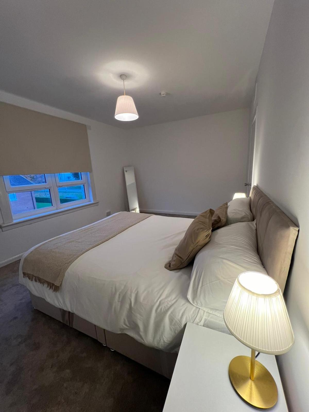 Archillects Entire Two Bedroom Comfy House - Free Parking Holiday home
