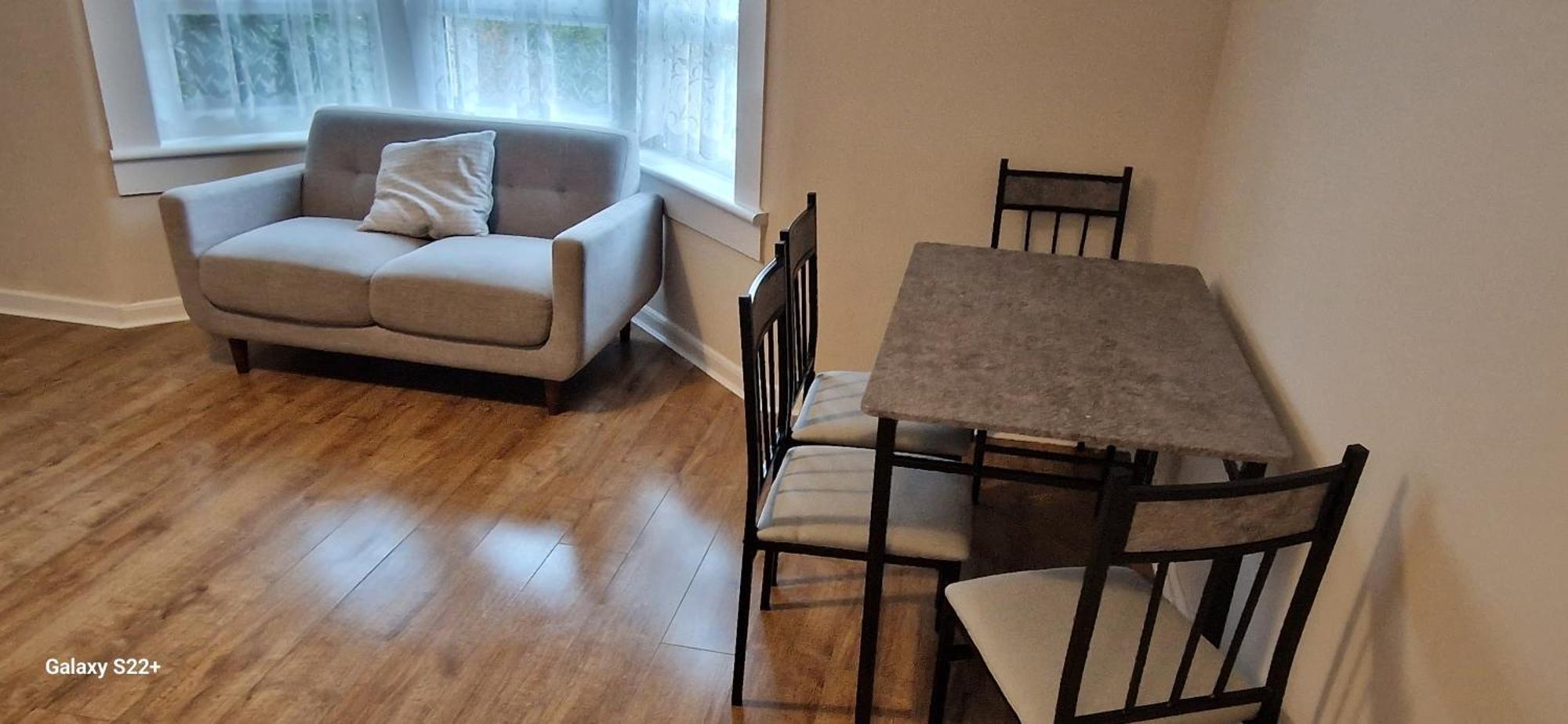 Archillects Entire Two Bedroom Comfy House - Free Parking Holiday home