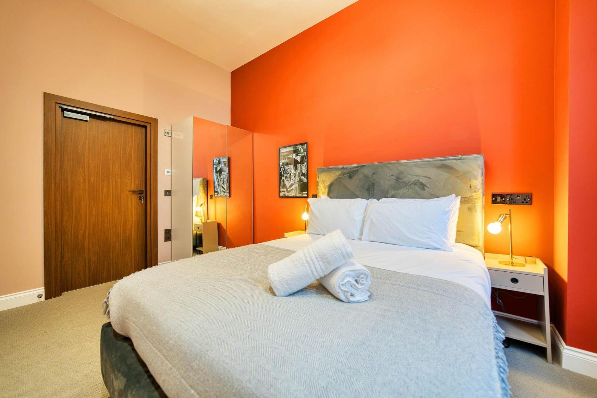 Stunning Station 2 Bed B4 Apartment