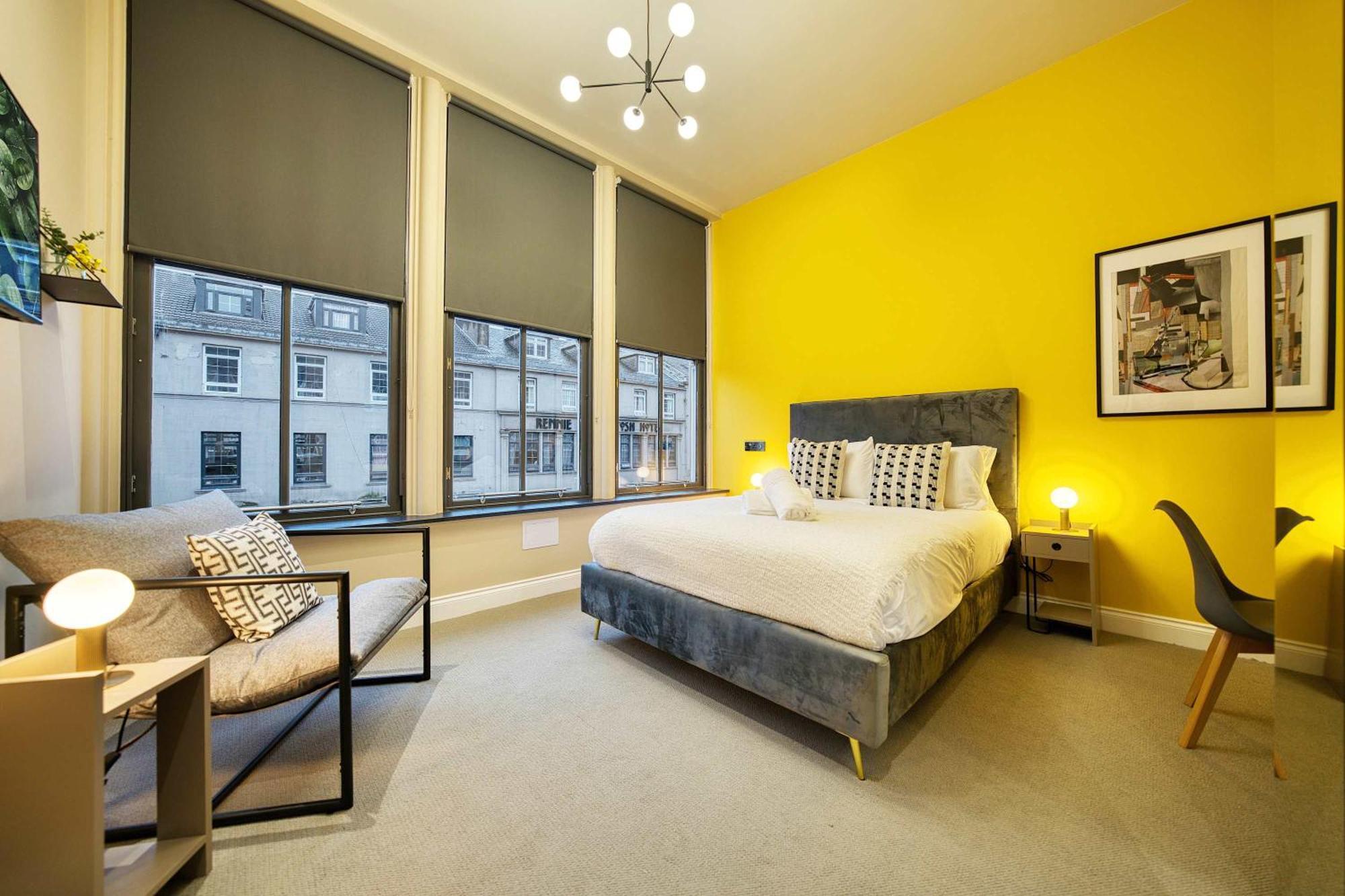 Large Station 2 Bed A2 * Glasgow