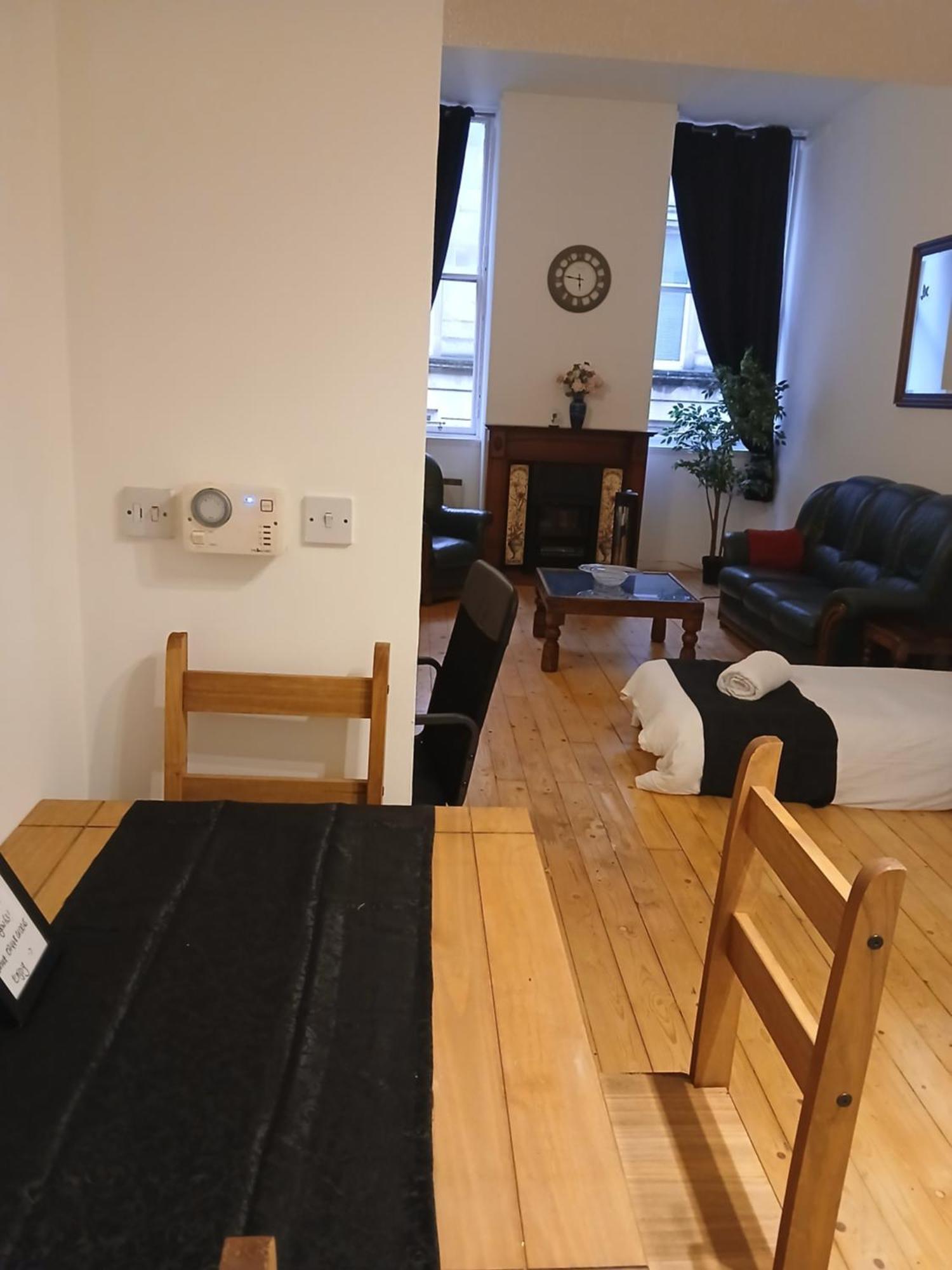 Apartment Downtown City Dwelling - 3 People