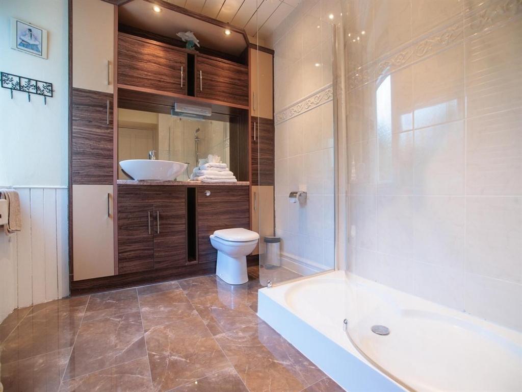 Busby Apartment *