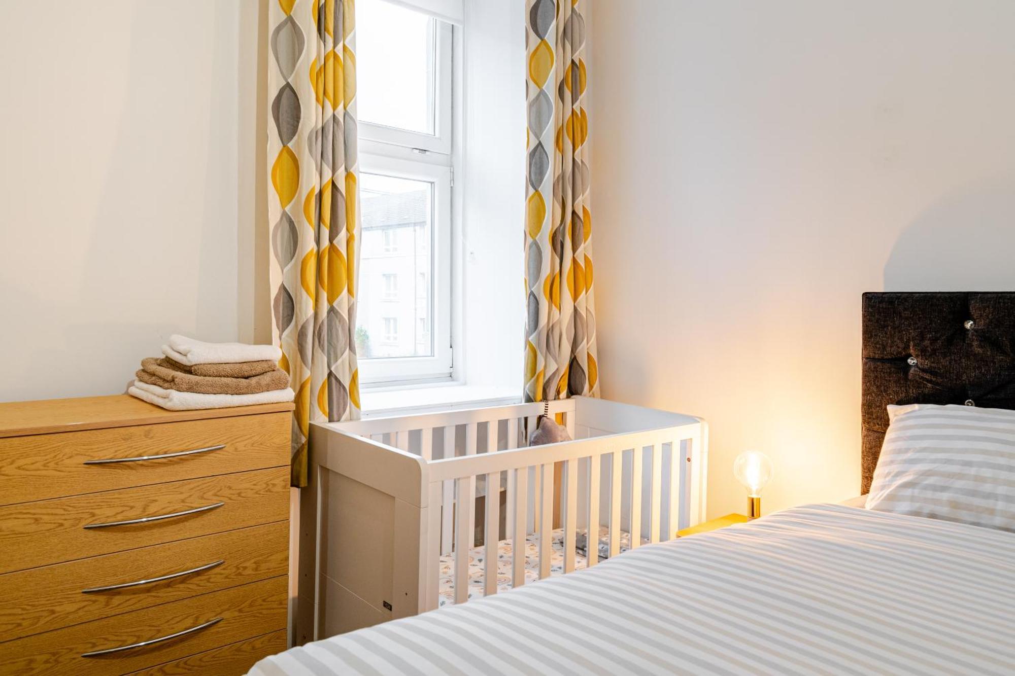 Apartment Newly Furnished Flat 4 Minutes Walk To Metro Glasgow