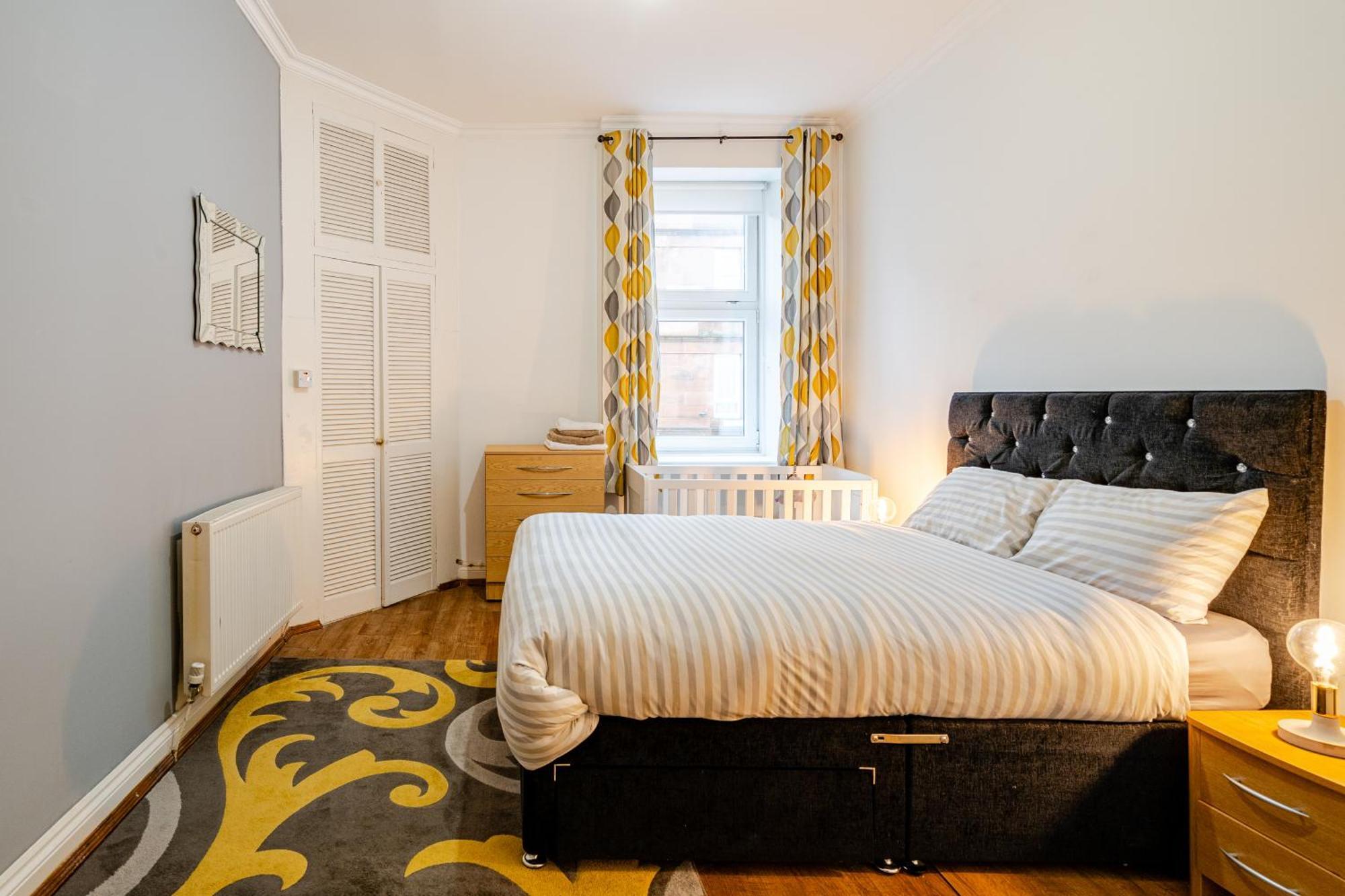 Newly Furnished Flat 4 Minutes Walk To Metro Apartment *
