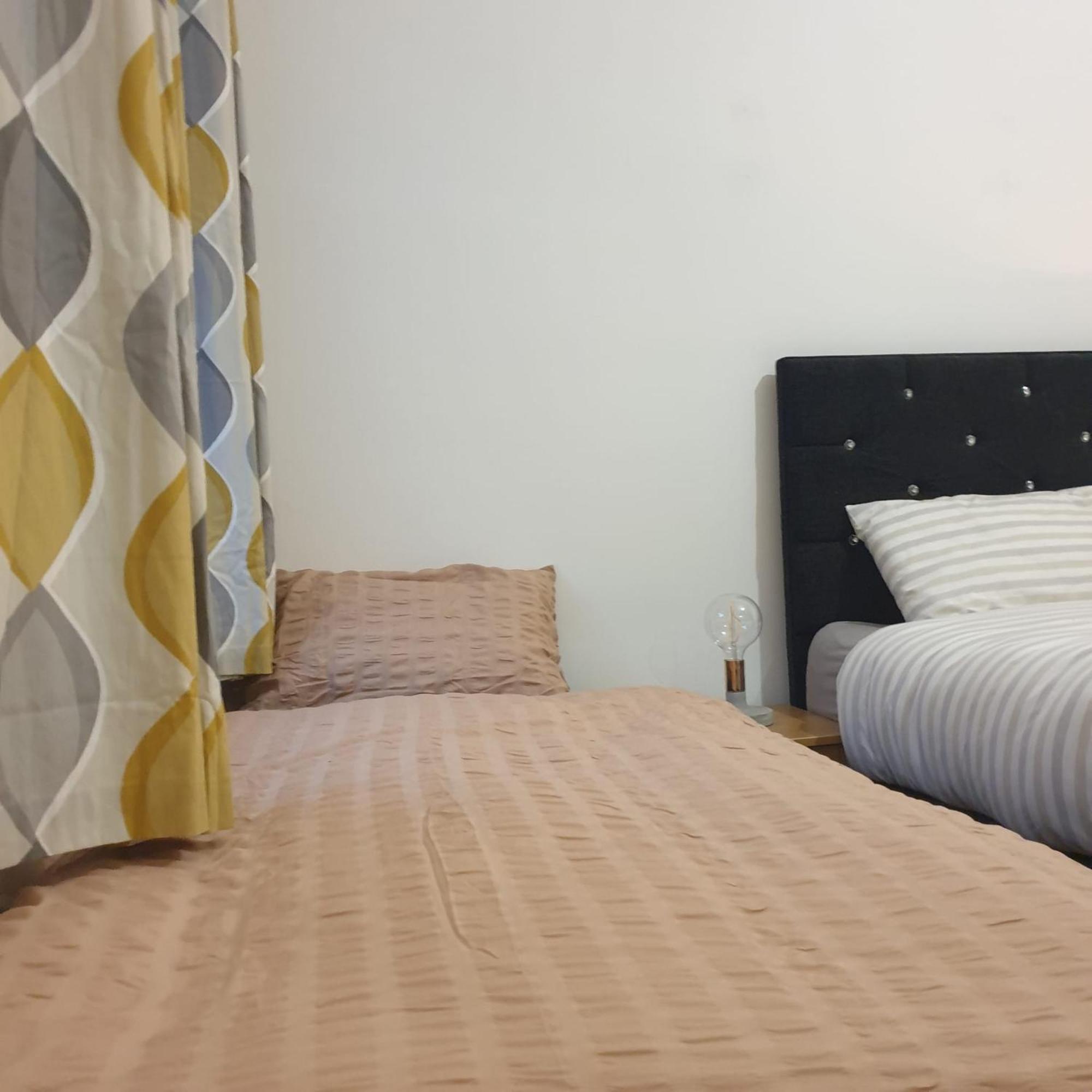 Apartment Newly Furnished Flat 4 Minutes Walk To Metro