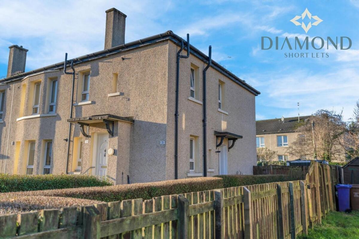 Lovely 3 Bed Ground Floor - Sleeps 5 - Very Central, Easy Access To And Surrounding Areas - Free Parking