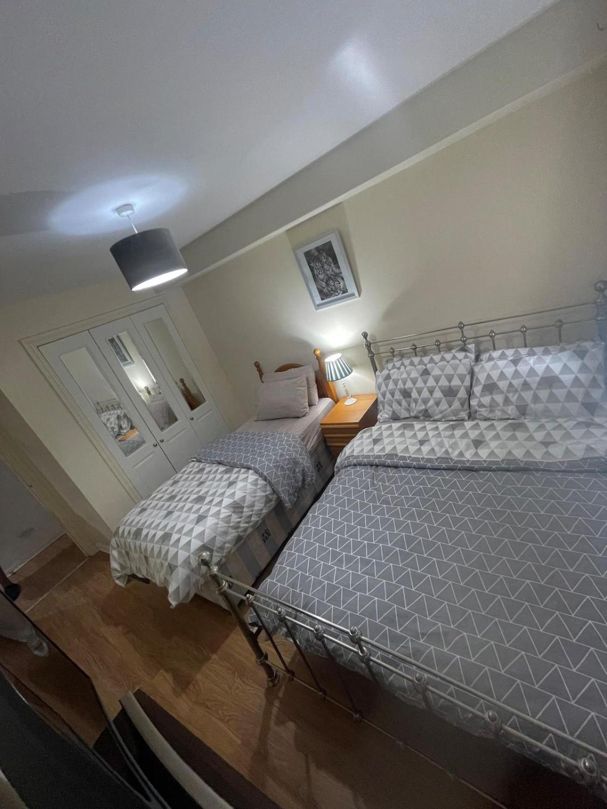 3 Bed ,2 Bedroom Near Centre * Glasgow