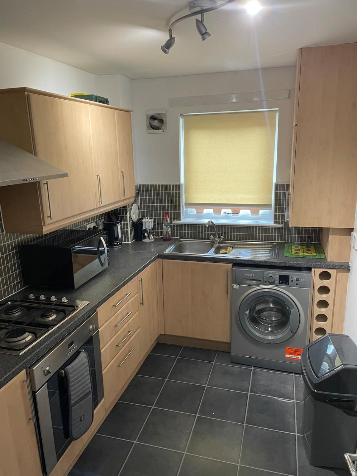 3 Bed ,2 Bedroom Near Centre * Glasgow